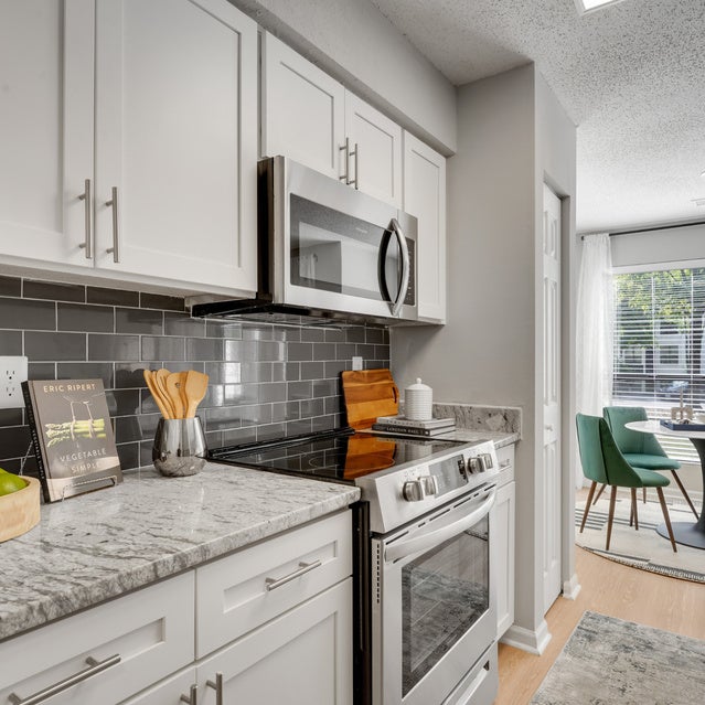 The Bailey Apartments - Kitchen with Stainless Steel Appliance Package