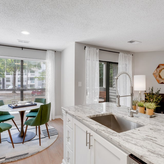 The Bailey Apartments - Spacious Living Room