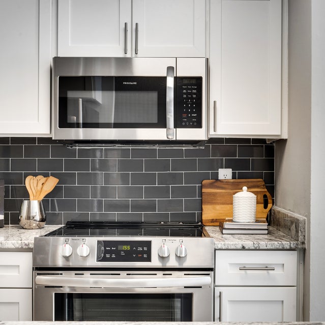 The Bailey Apartments - Kitchen with Stainless Steel Appliance Package