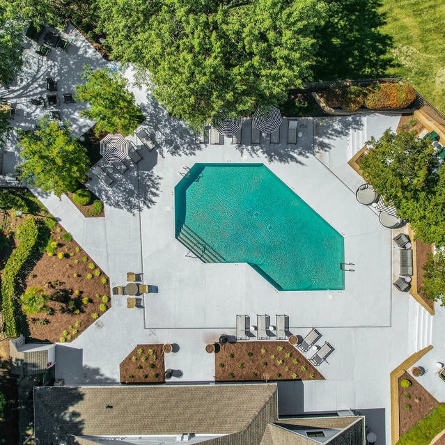 The Bailey Apartments - Swimming Pool with Lounge Seating