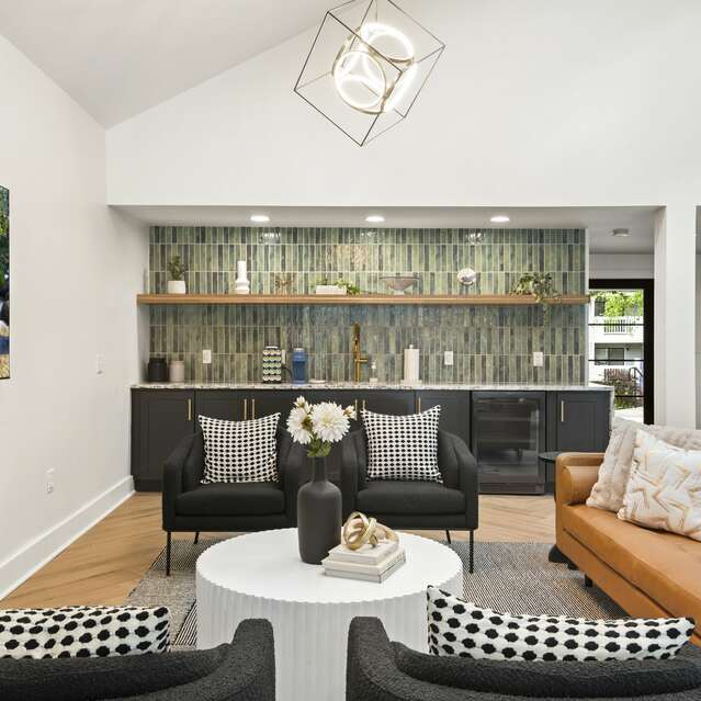 The Bailey Apartments - Clubhouse with Lounge Seating and TV